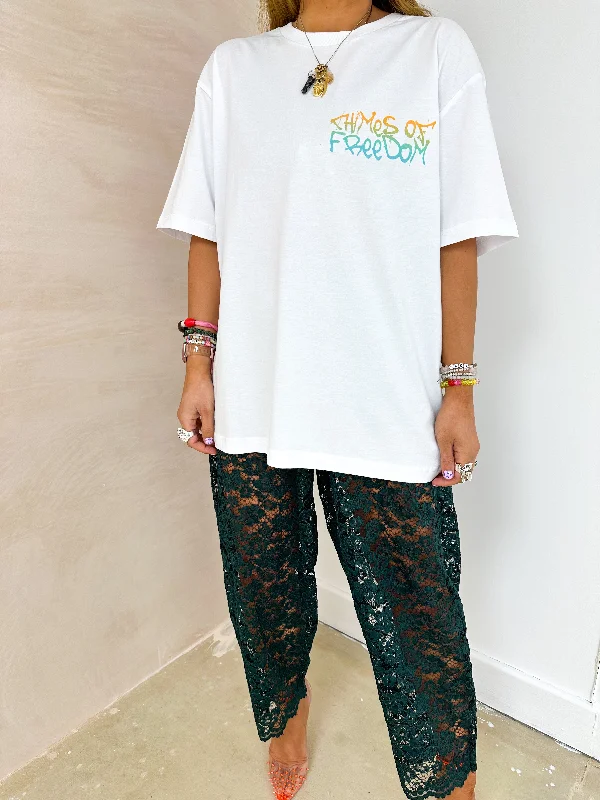 Chimes of Freedom Ombre Slogan T-Shirt In White Notch Collar Peter Pan Collar Cowl Neck Chimes of Freedom Ombre Slogan T-Shirt In White Notch Collar Peter Pan Collar Cowl Neck